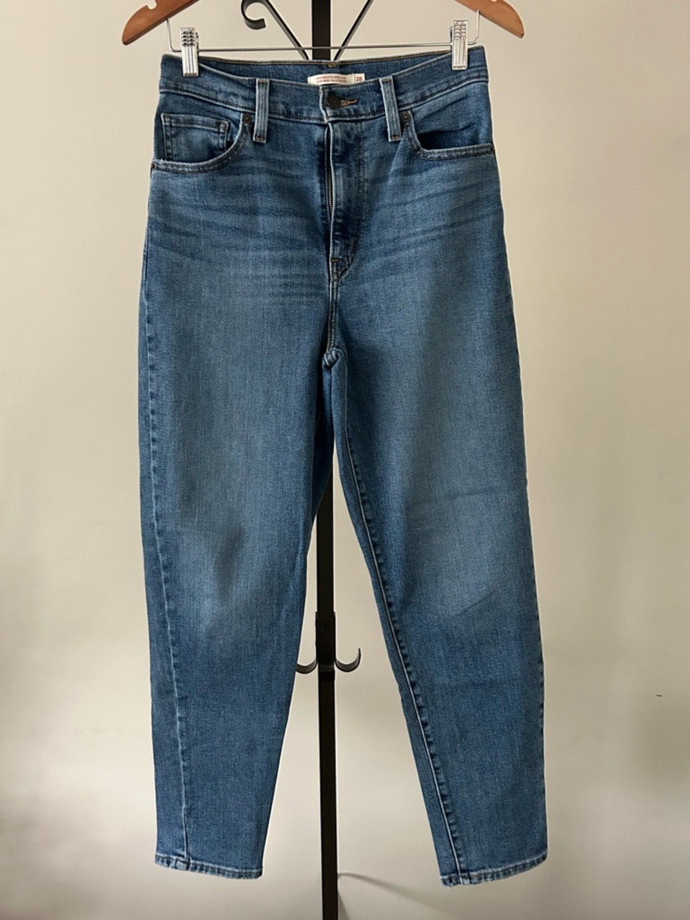 Levi’s High Waisted Mom Jeans - Blue, Size 28.